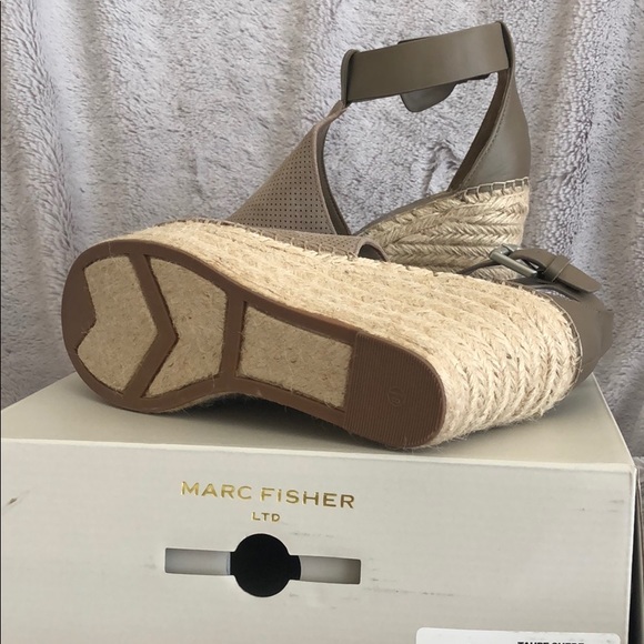 NIB Marc Fisher Annie wedges - Picture 3 of 4